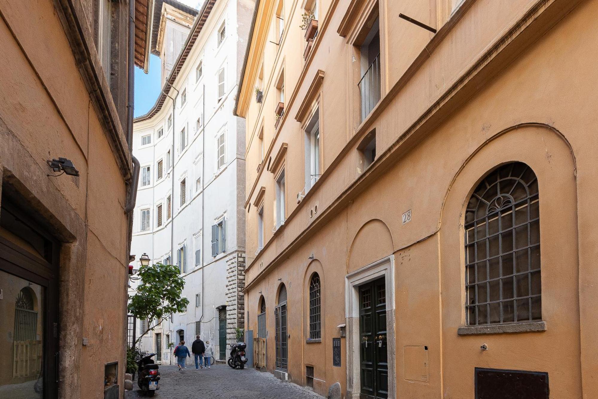 Navona Modern By In * Rom