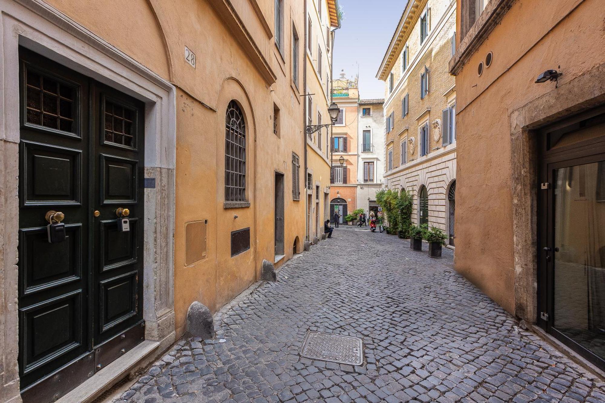 Navona Modern By In Rom