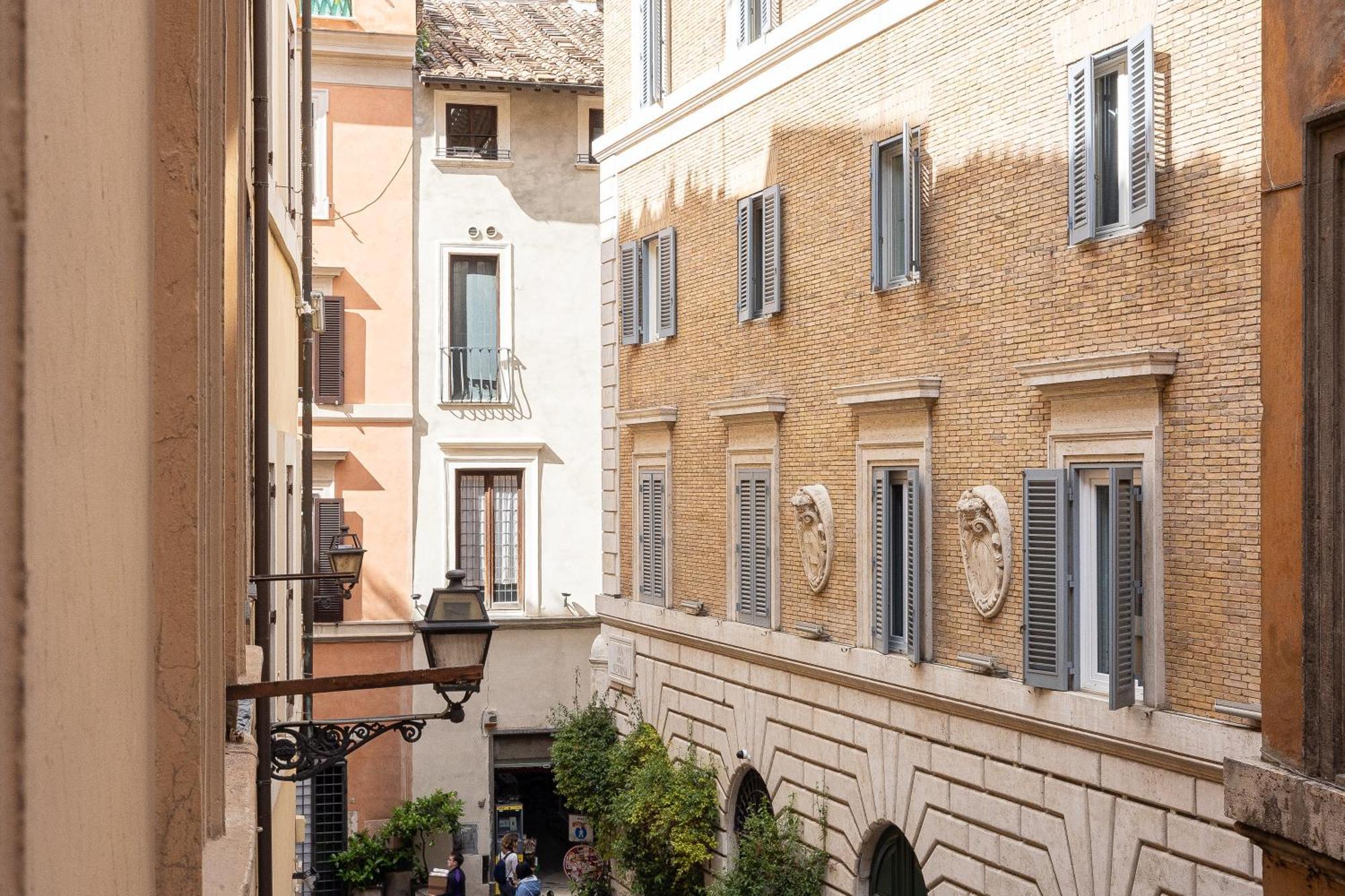 Navona Modern By In Apartment